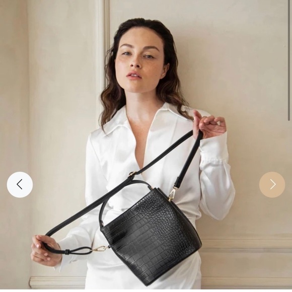 AOTA Elena Black Mock Crocadile Textured Bucket Bag Purse Handbag NWT - Picture 1 of 7